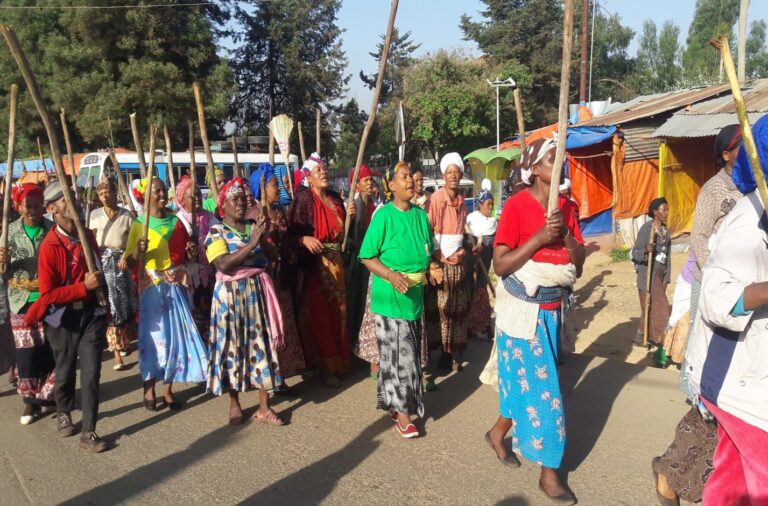 Improving the Waste Collection and Building the Self-esteem of Weaving Communities Dwelling in the Slums (2014- 2016)